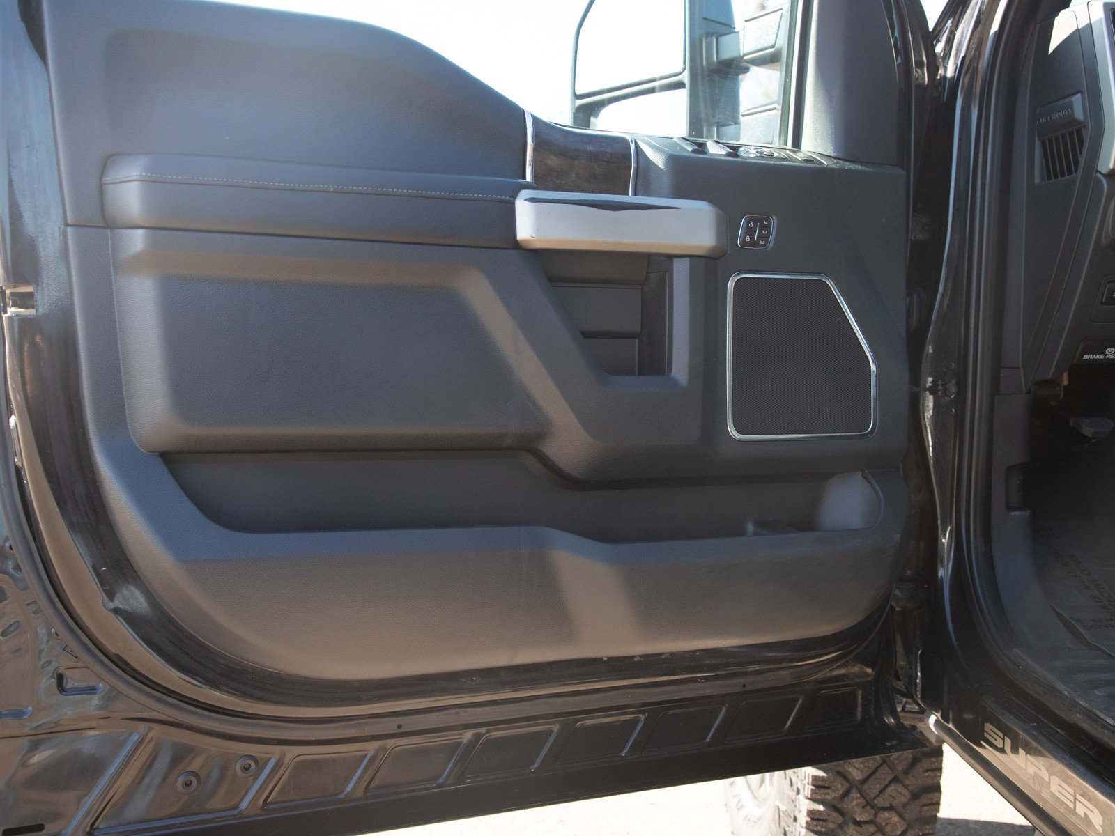 Used 2022 Ford F250 Lariat w/ Tremor Off-Road Package image 19