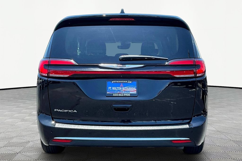 Used 2024 Chrysler Pacifica Touring-L FWD image 6