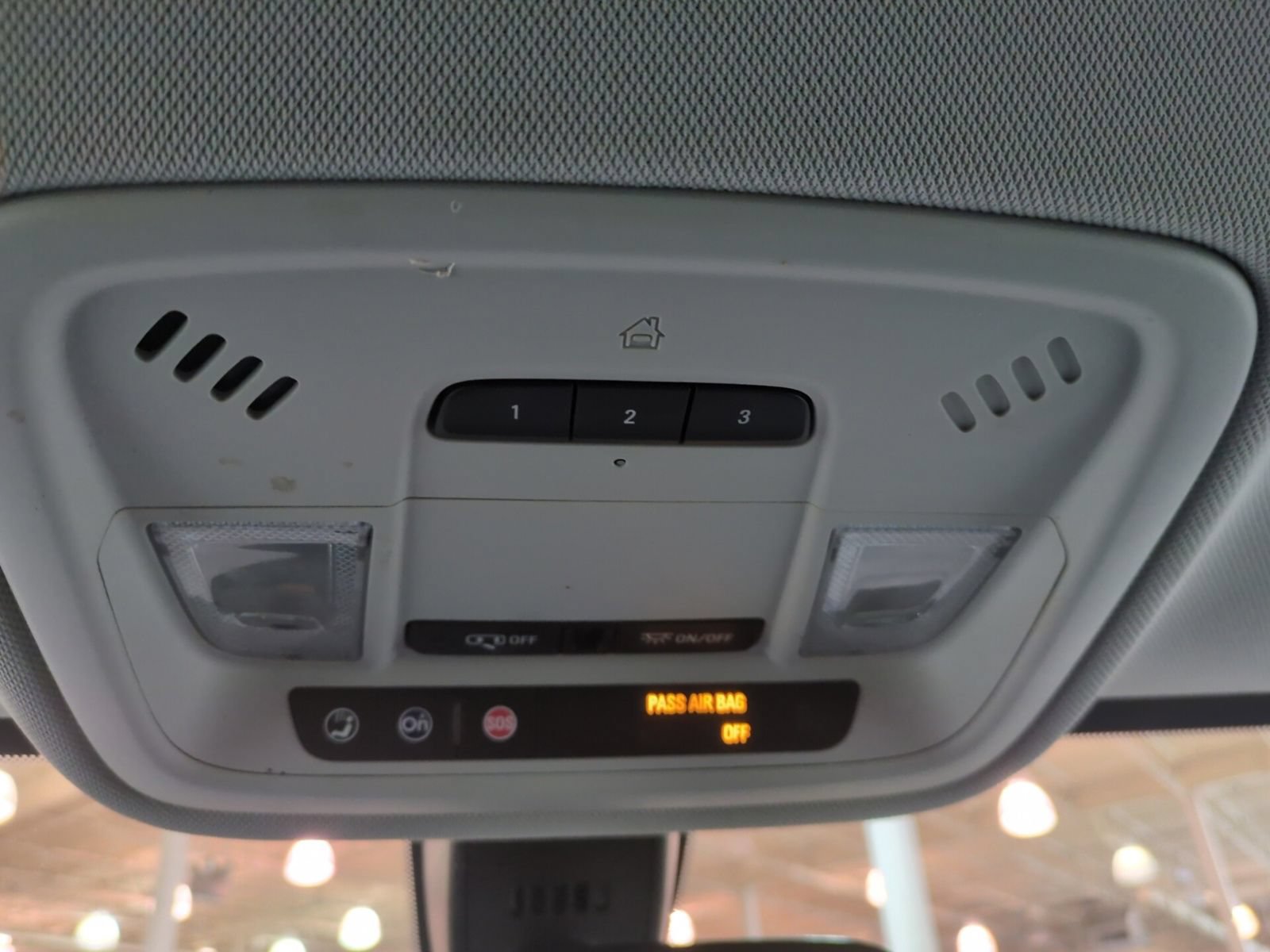 Used 2018 Chevrolet Traverse LT FWD image 26