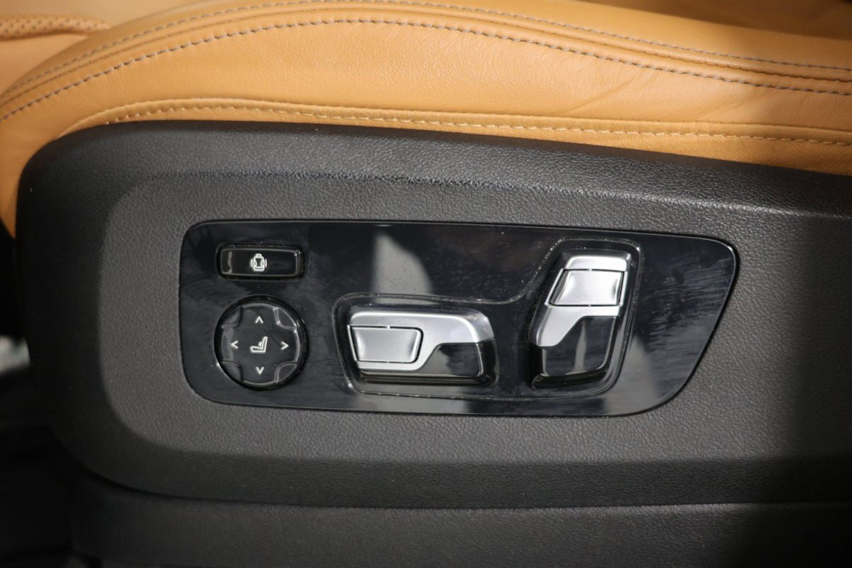Used 2023 BMW X5 M50i w/ Climate Comfort Package AWD/4WD image 25