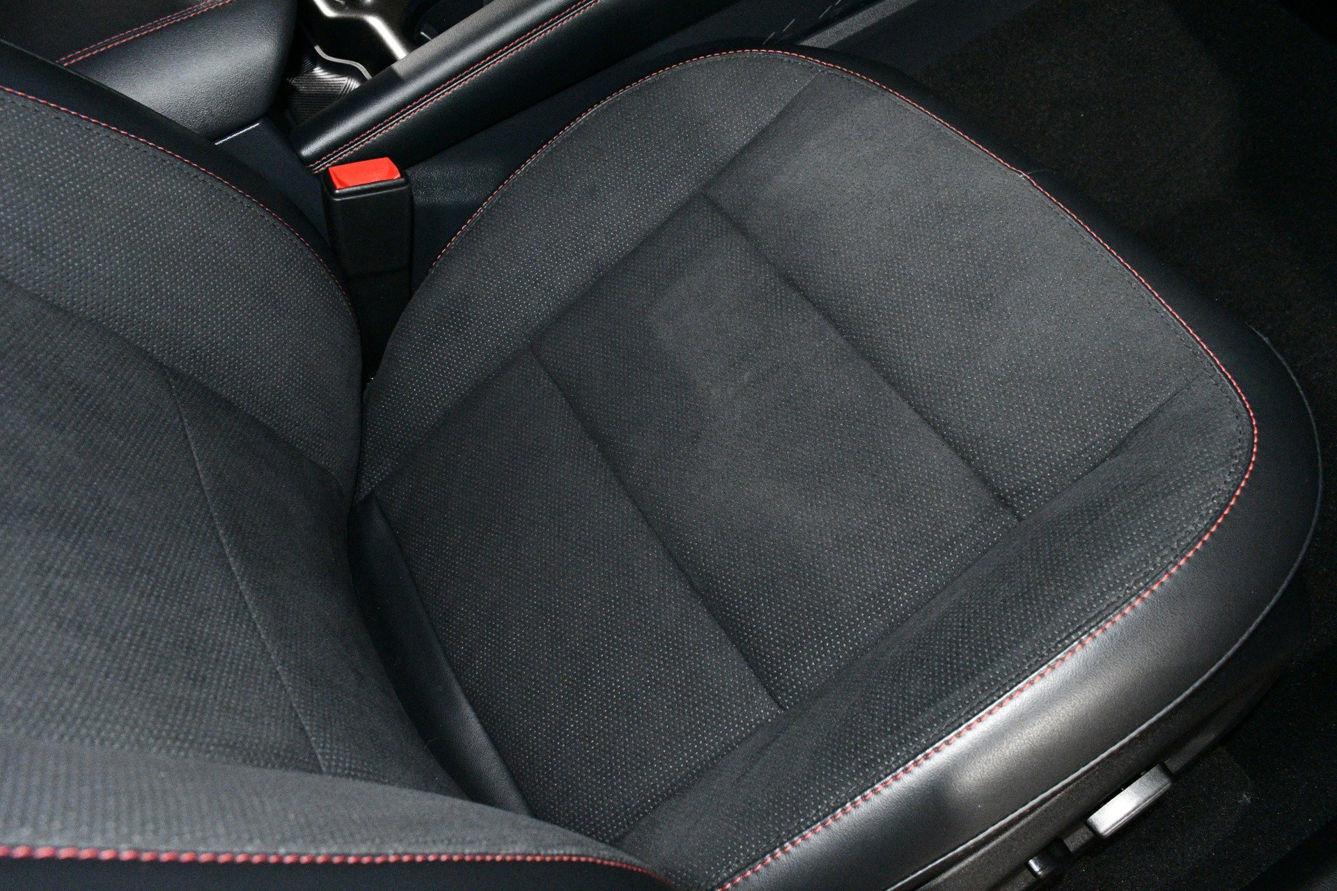 Used 2025 Ford Explorer ST w/ Sun And Sound Package image 12