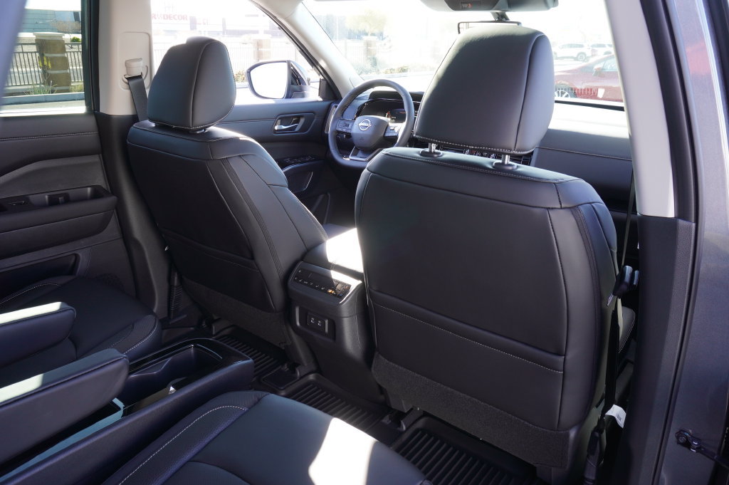 New 2026 Nissan Pathfinder SL w/ SL Premium Package AWD/4WD image 11