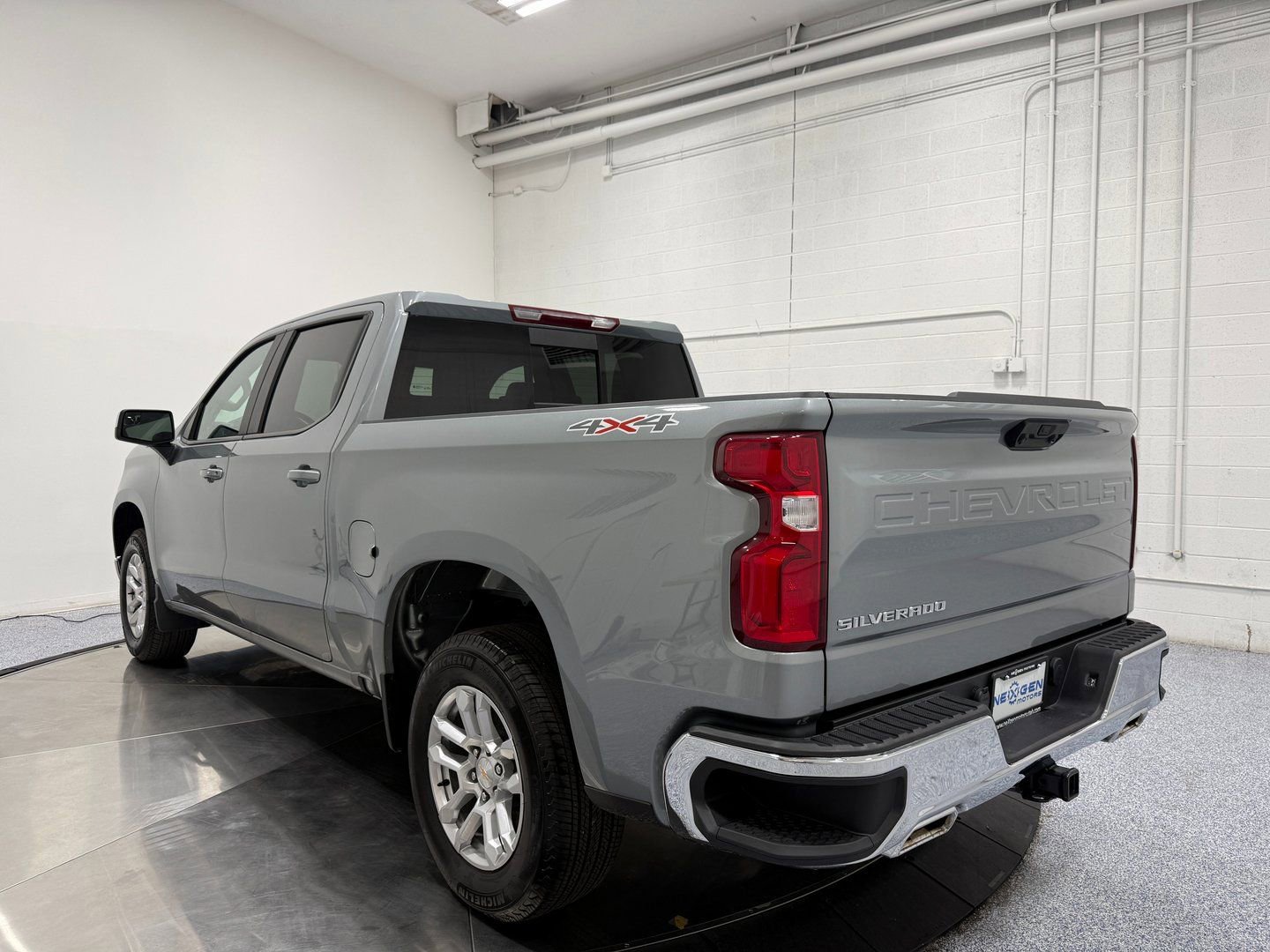 Used 2025 Chevrolet Silverado 1500 RST w/ Convenience Package II AWD/4WD image 5