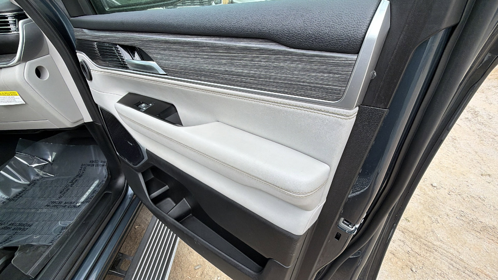 Used 2024 Jeep Wagoneer Series III w/ Premium Group I image 19