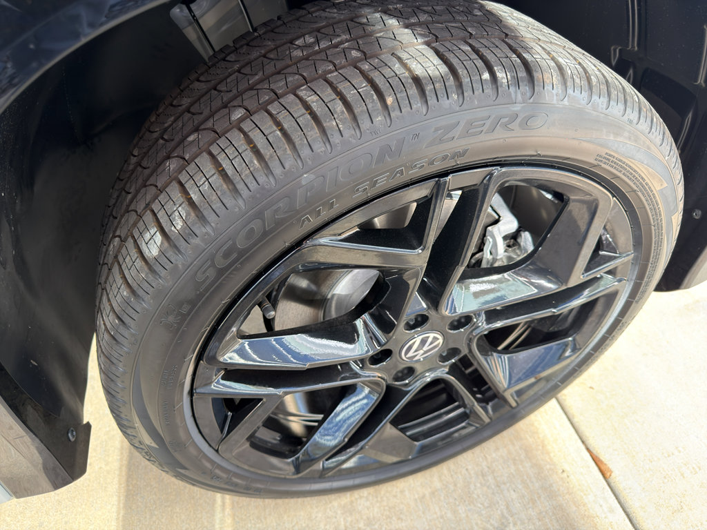 New 2026 Volkswagen Tiguan SE R-Line image 13