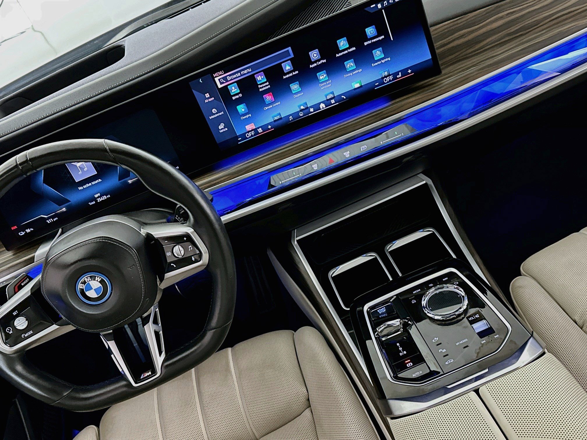 Used 2023 BMW i7 xDrive60 w/ Executive Package 2 AWD/4WD image 18