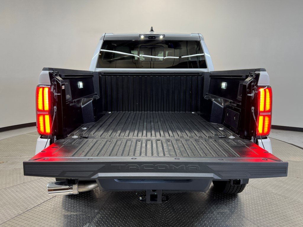 Used 2025 Toyota Tacoma Limited image 9