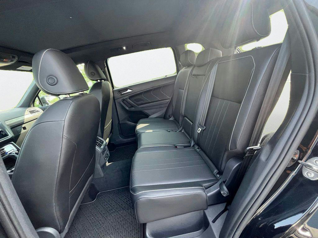 Certified 2024 Volkswagen Tiguan SE R-Line AWD/4WD image 27