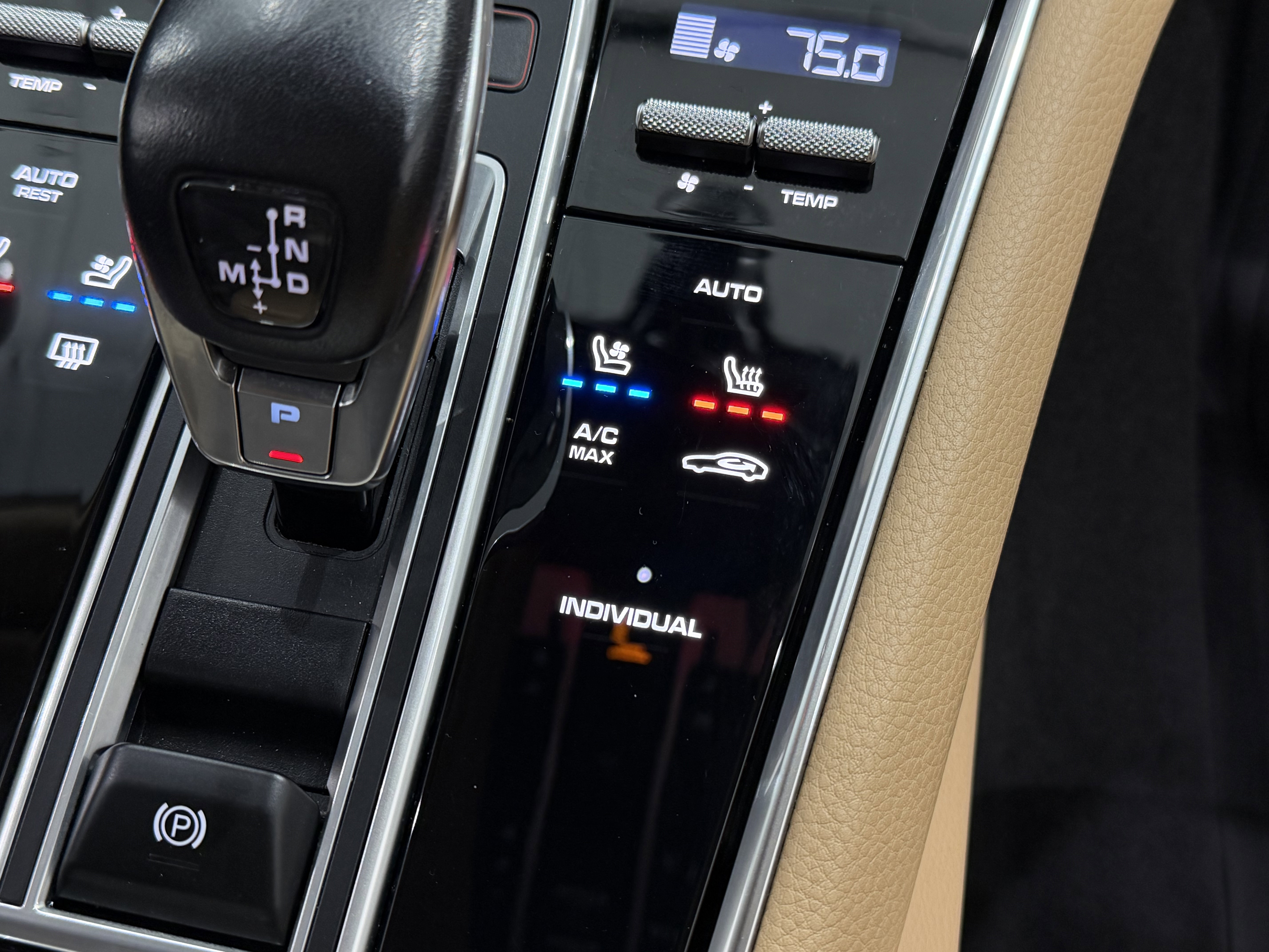 Certified 2023 Porsche Panamera 4 Platinum Edition image 40