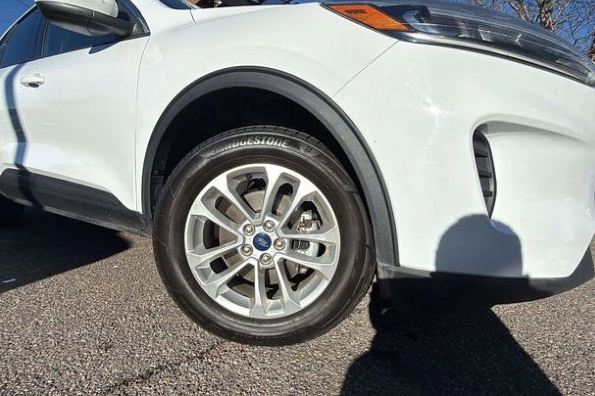 Used 2020 Ford Escape SE image 21