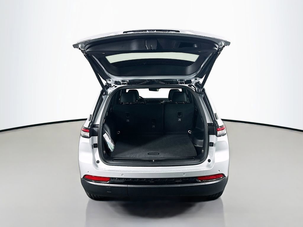 New 2025 Jeep Grand Cherokee Altitude image 16