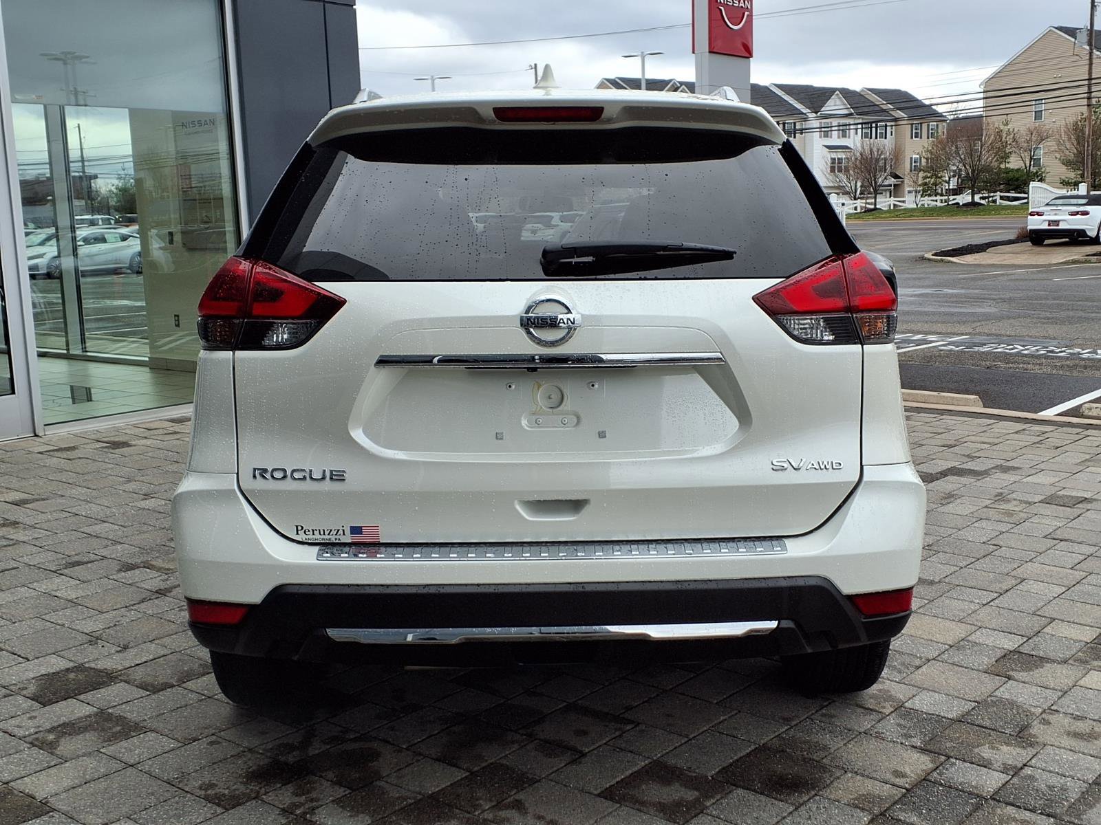 Certified 2018 Nissan Rogue SV image 4