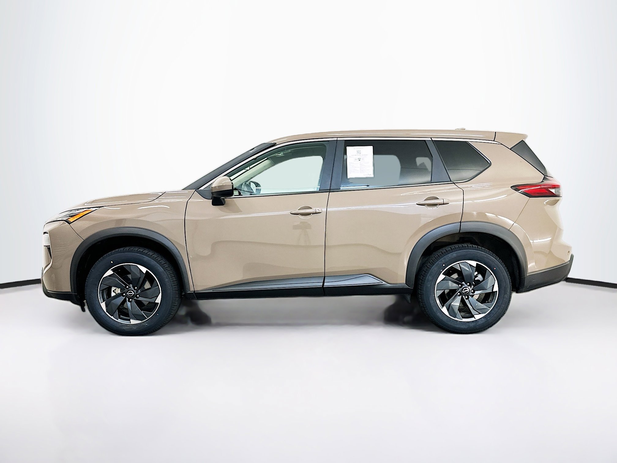 Used 2025 Nissan Rogue SV image 4