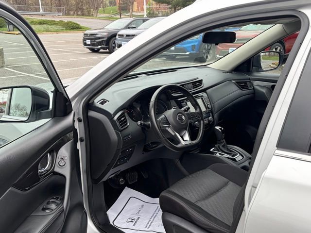 Used 2018 Nissan Rogue SV image 14