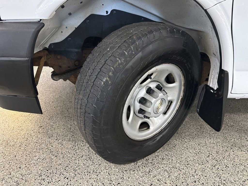 Used 2018 Chevrolet Express 2500 image 21