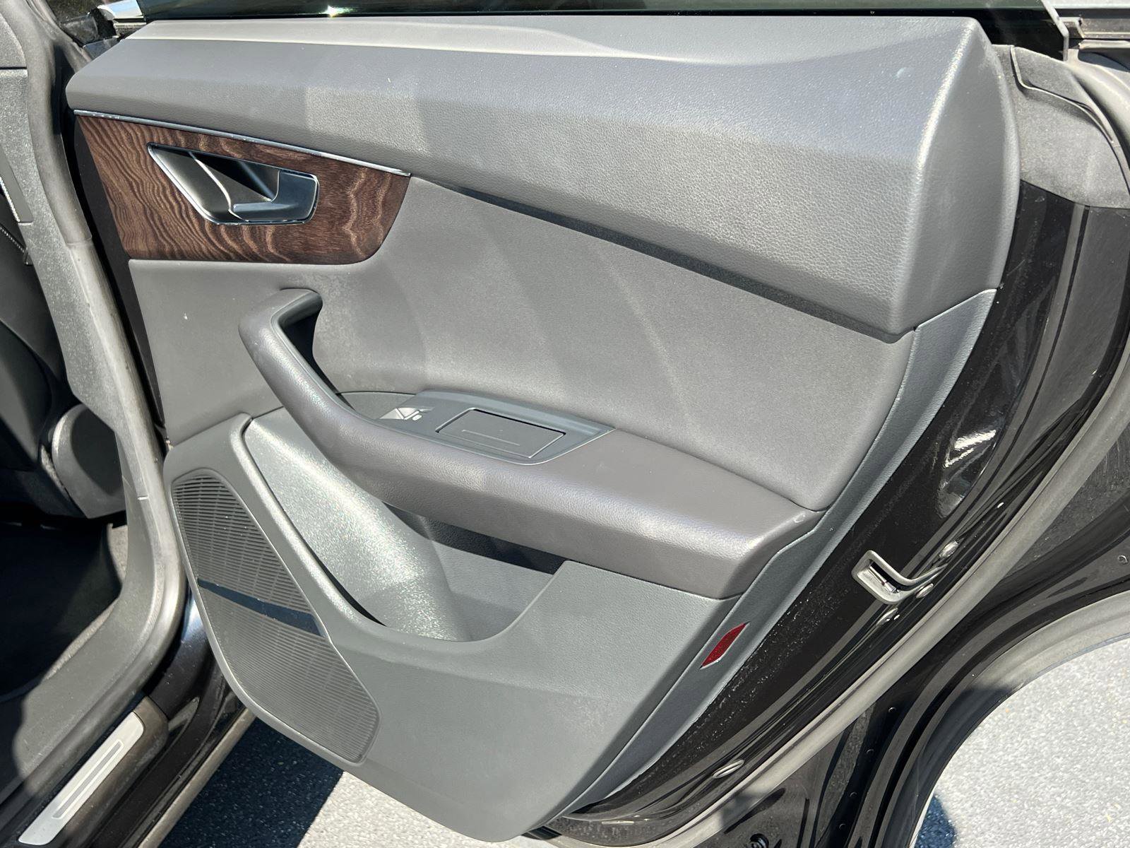 Used 2021 Audi Q8 Premium Plus w/ Premium Plus Package image 17