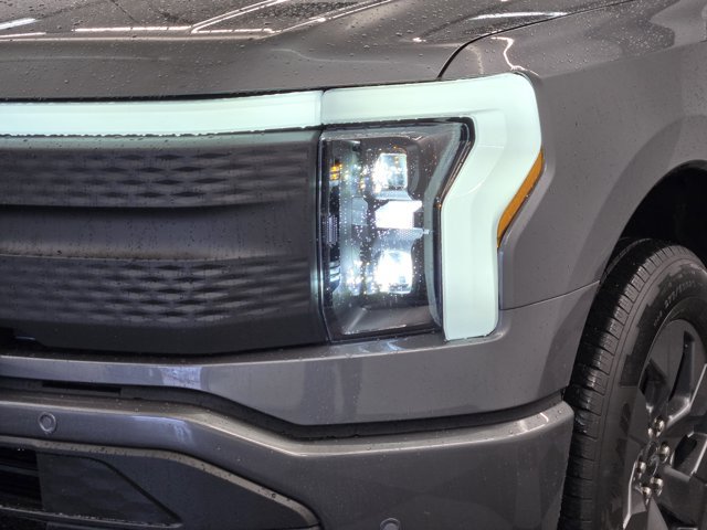 New 2025 Ford F150 Lightning Flash AWD/4WD image 8