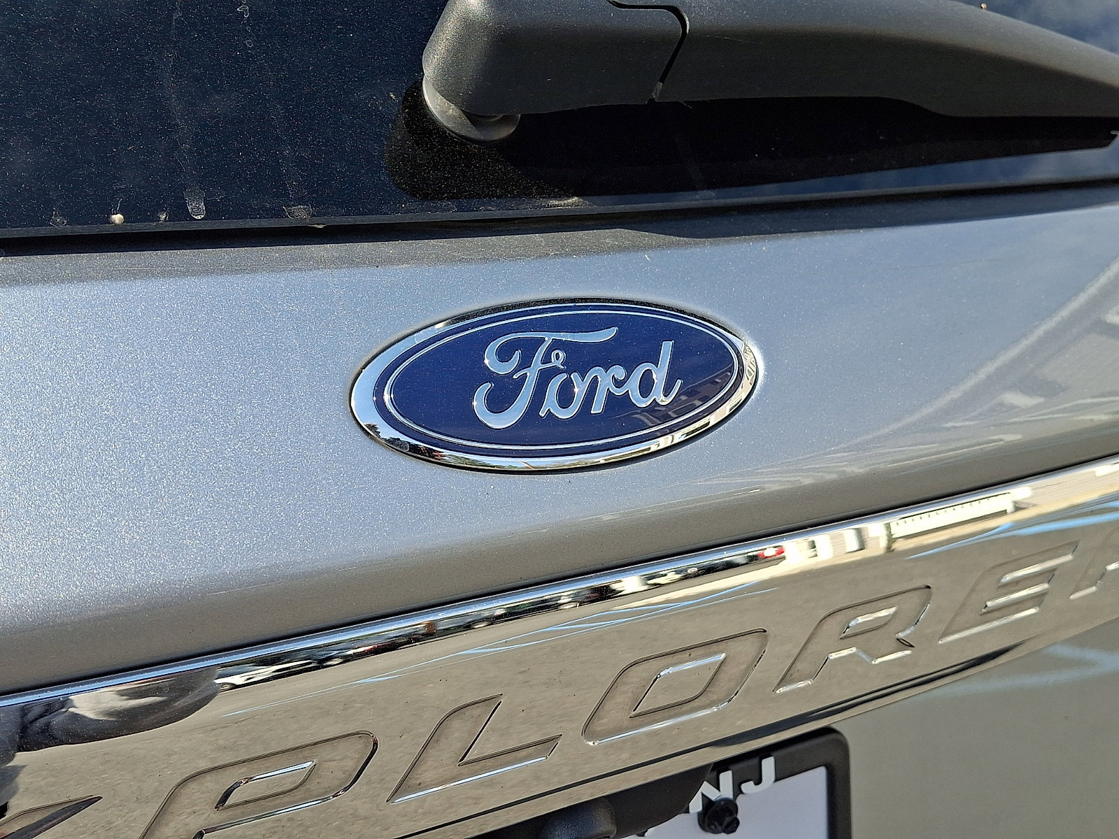 Used 2023 Ford Explorer XLT w/ Equipment Group 202A AWD/4WD image 32