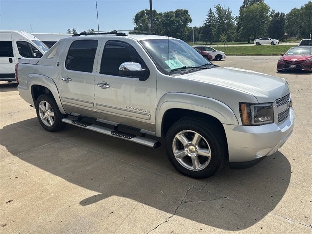 Used 2013 Chevrolet Avalanche LS w/ All-Star Edition AWD/4WD image 19