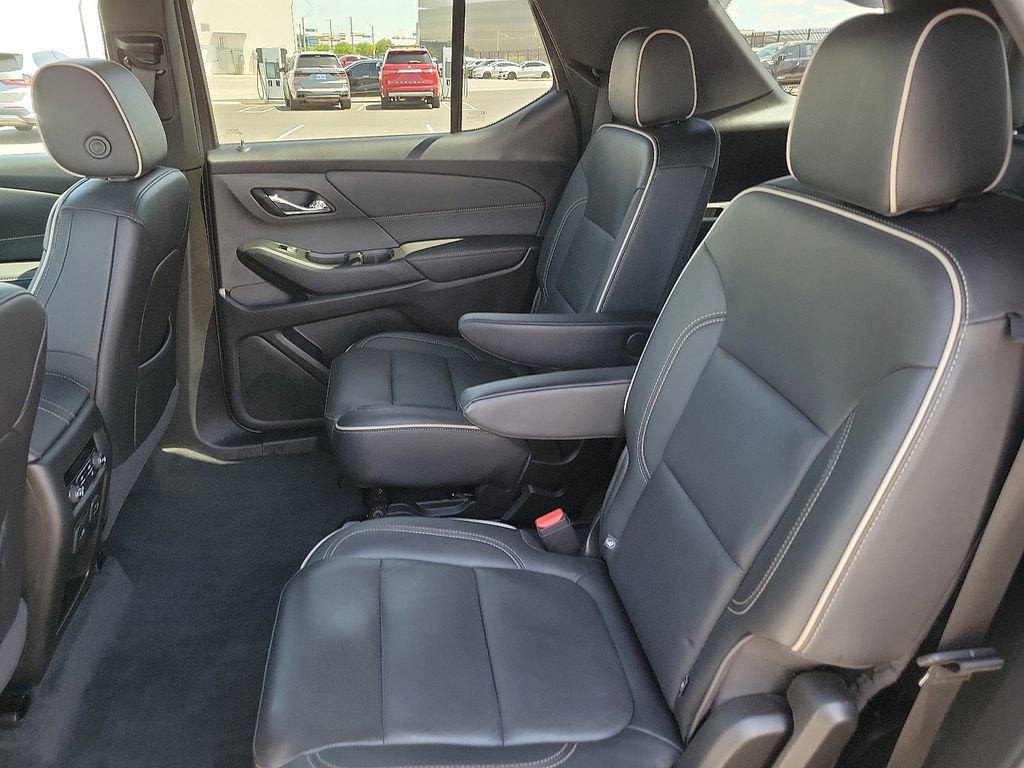 Used 2023 Chevrolet Traverse Premier w/ Redline Edition image 13
