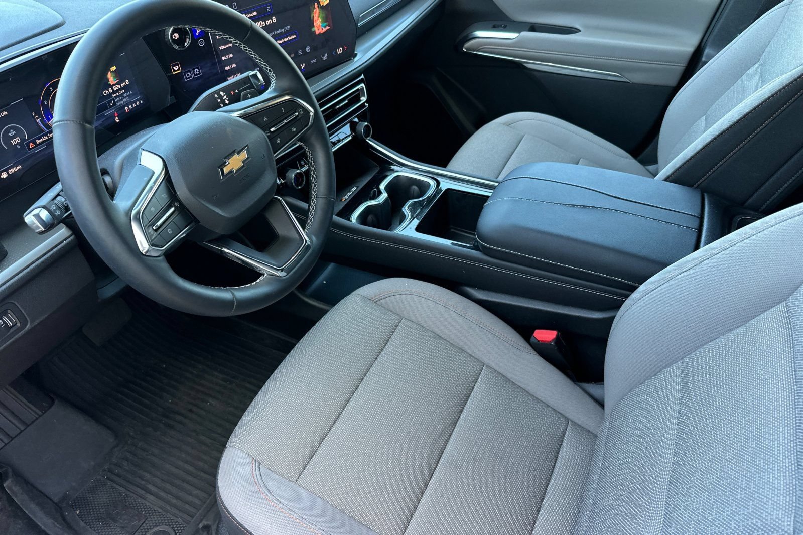Used 2026 Chevrolet Traverse LT w/ LPO, Floor Liner Package FWD image 10