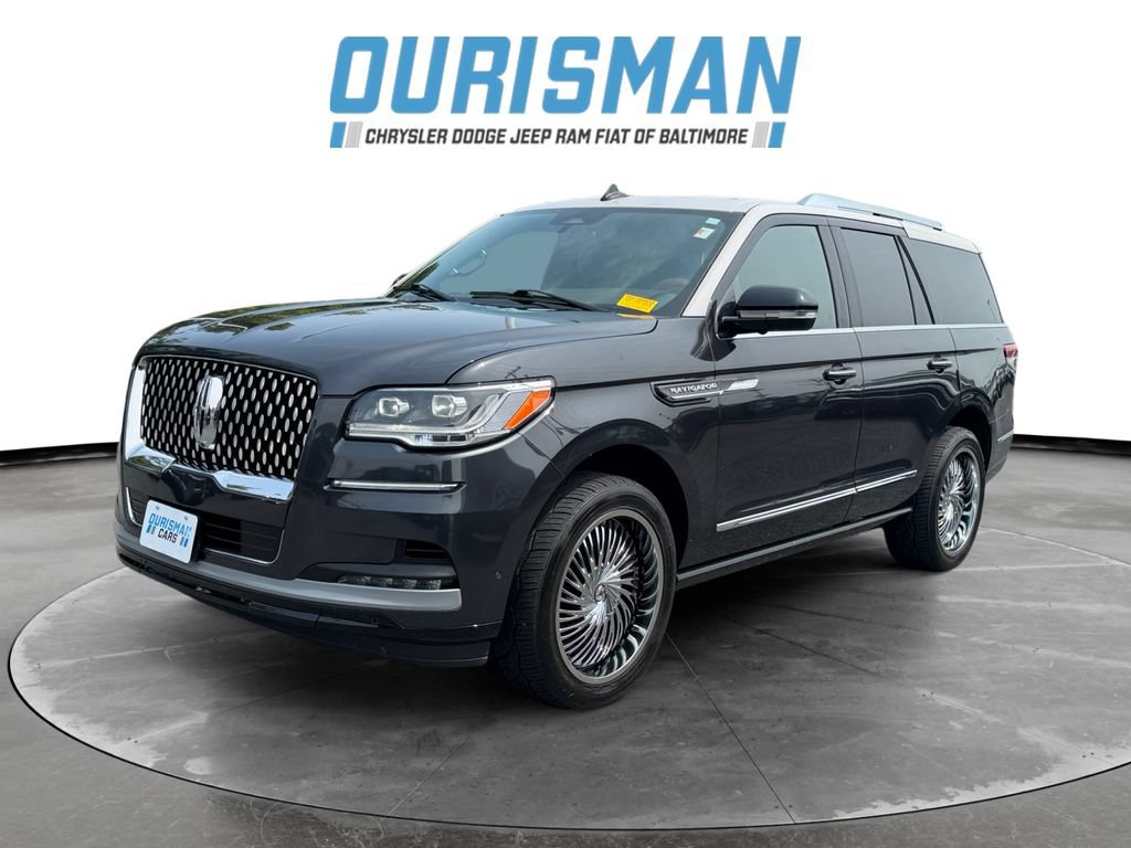 Used 2023 Lincoln Navigator 4WD image 2