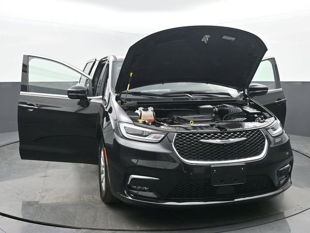 Used 2025 Chrysler Pacifica Select FWD image 54