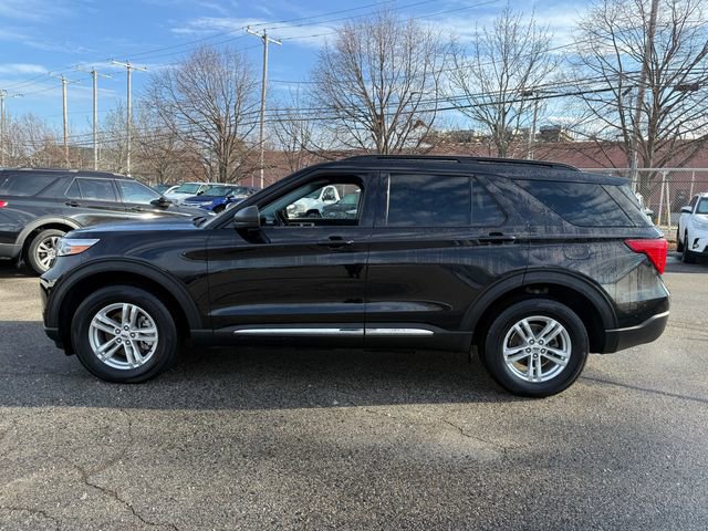 Used 2022 Ford Explorer XLT w/ Equipment Group 202A image 2