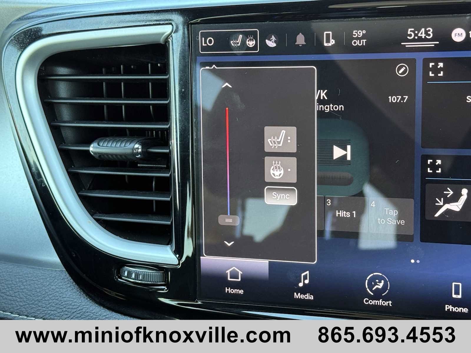 Used 2022 Chrysler Pacifica Touring image 21