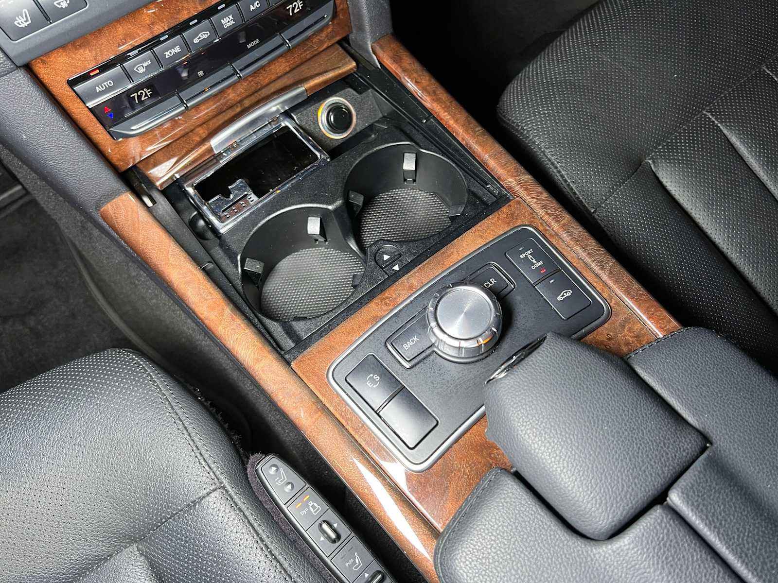 Used 2013 Mercedes-Benz E 550 4MATIC Sedan image 35