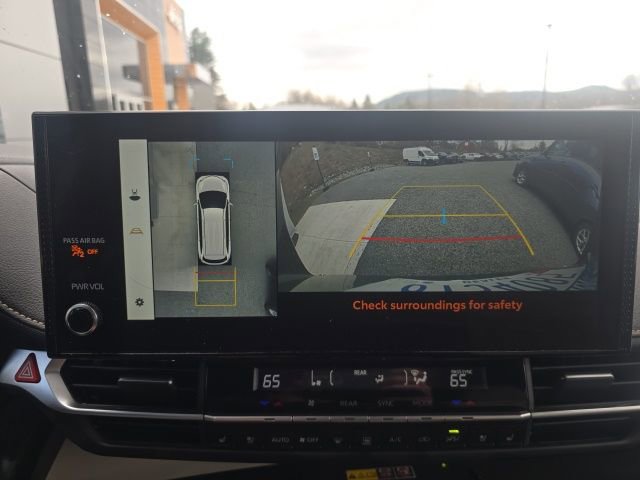 Used 2025 Toyota Sienna Platinum image 18