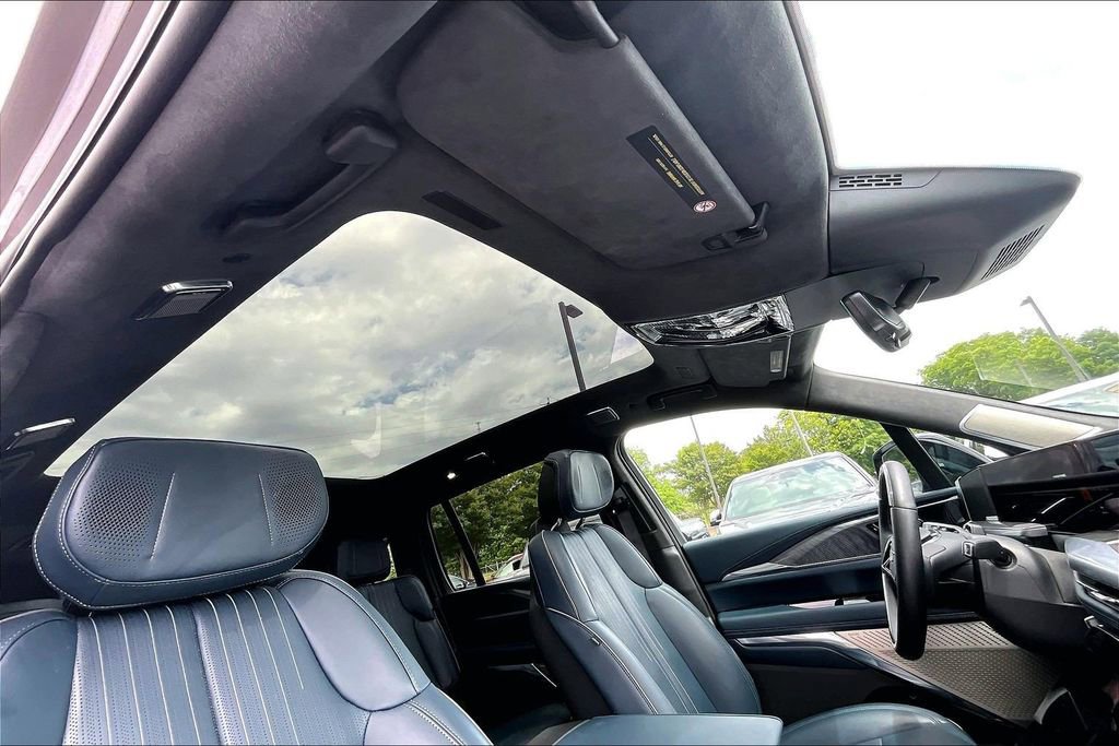 Certified 2025 Cadillac Escalade IQ Luxury 2 w/ LPO, Premium Carpet Package AWD/4WD image 28