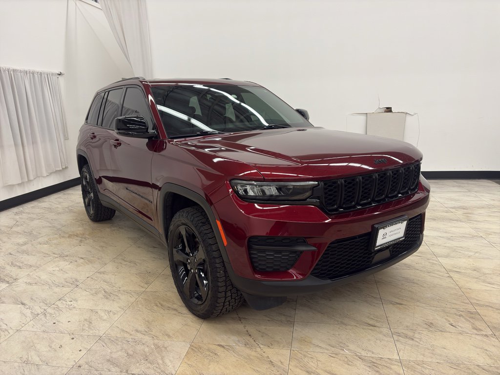 Used 2023 Jeep Grand Cherokee Altitude image 1