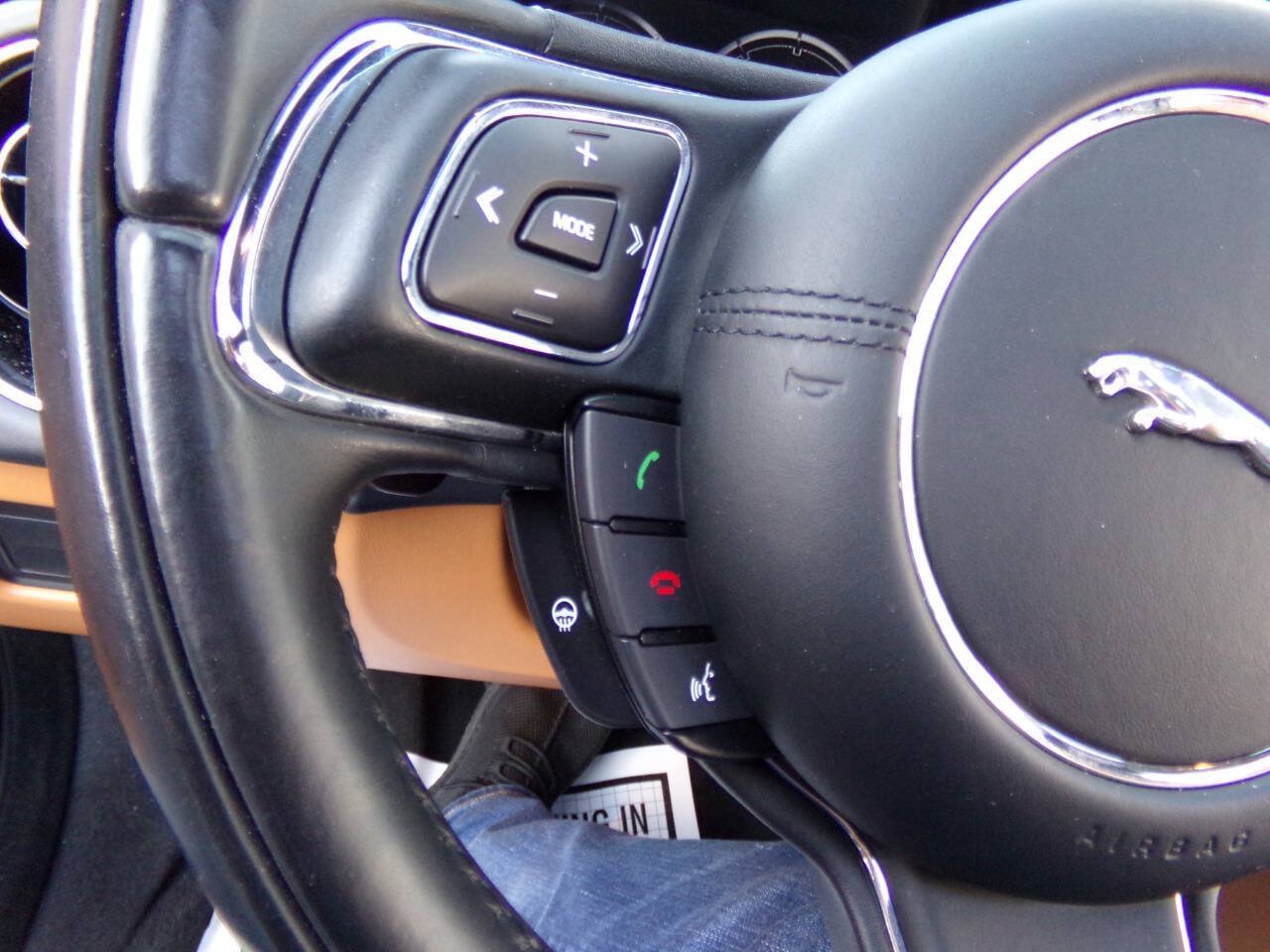 Used 2013 Jaguar XJ AWD image 49