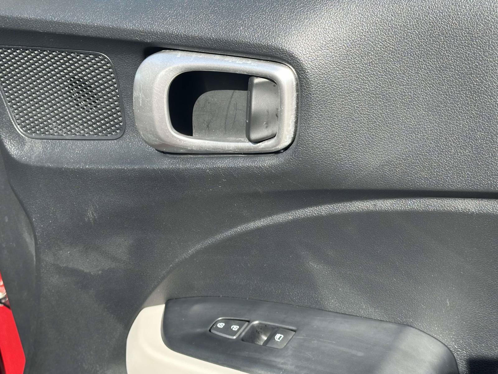 Used 2025 Hyundai Venue SEL FWD image 28
