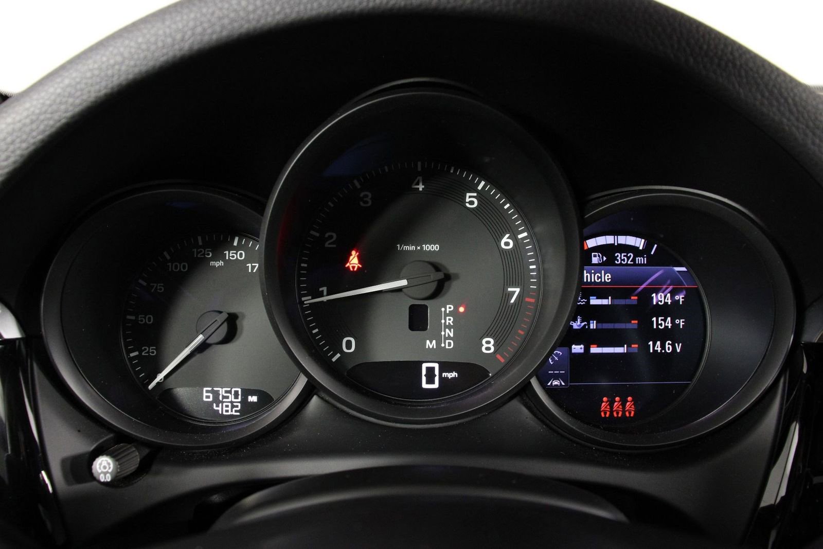 Certified 2025 Porsche Macan AWD/4WD image 16