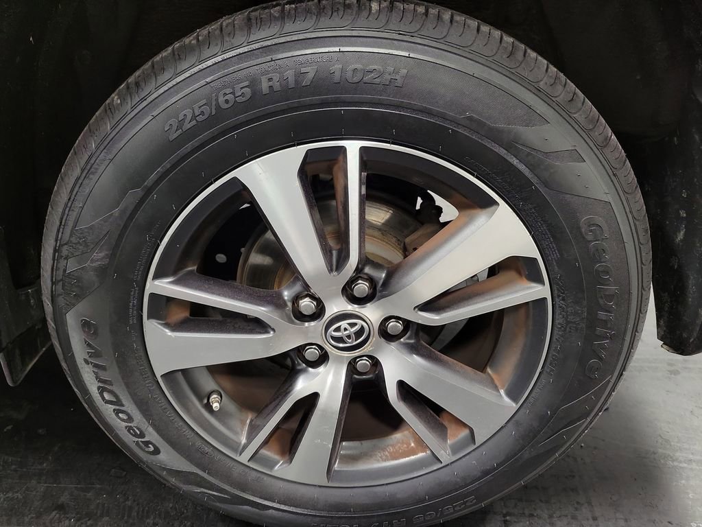 Used 2018 Toyota RAV4 XLE image 10