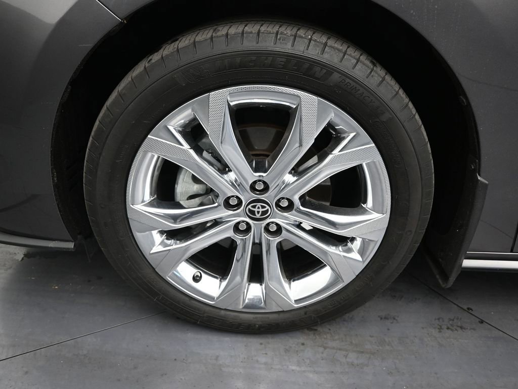 Used 2024 Toyota Sienna Platinum image 9