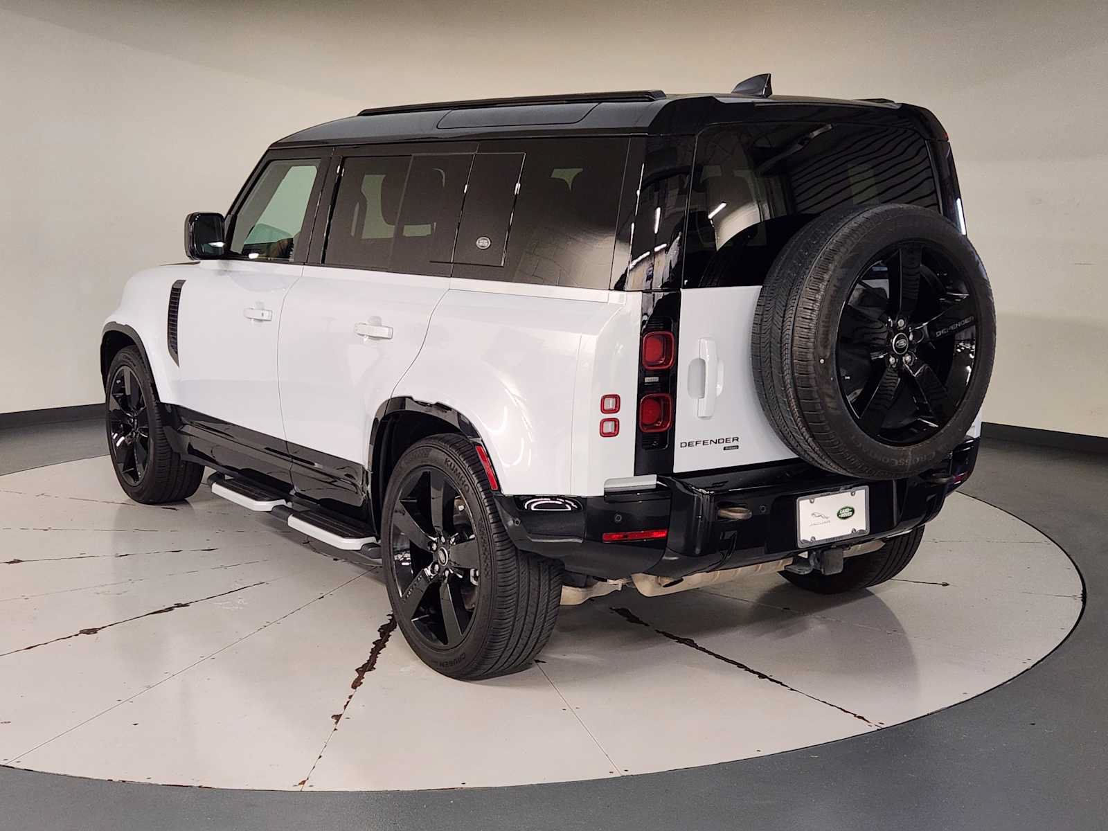 Used 2023 Land Rover Defender 110 X-Dynamic SE AWD/4WD image 6