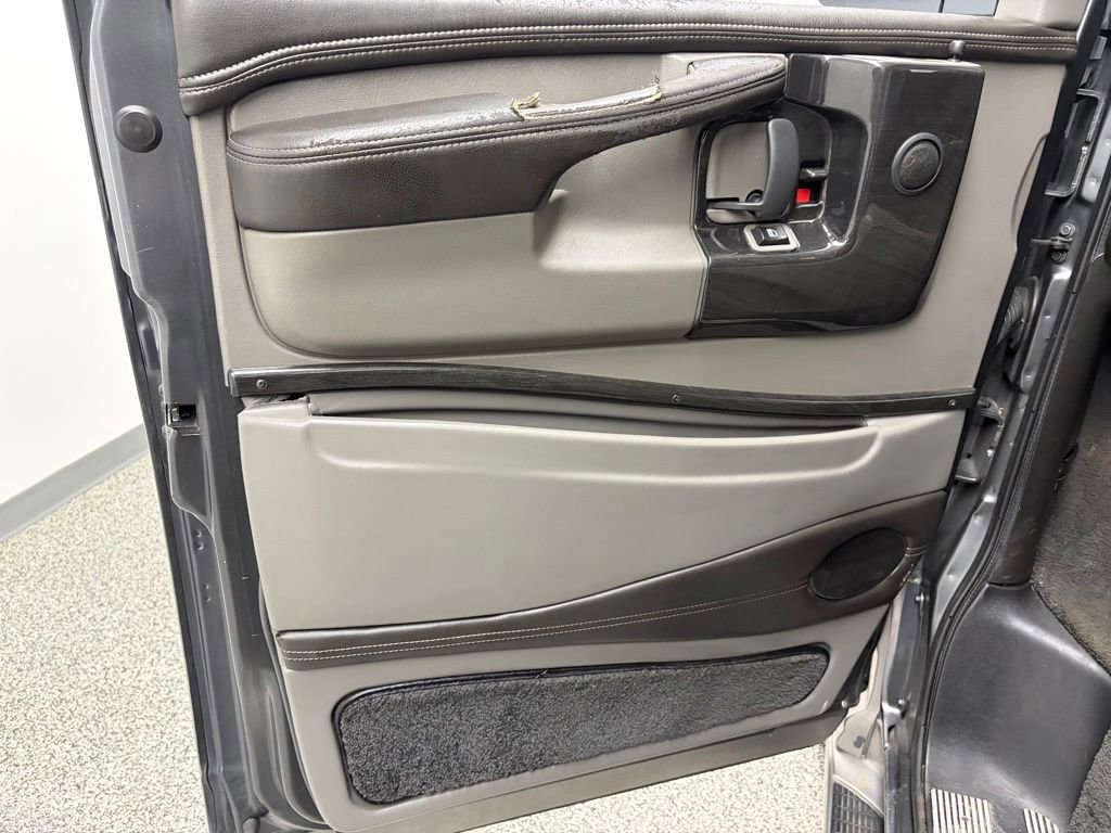 Used 2015 GMC Savana 2500 Extended RWD image 13