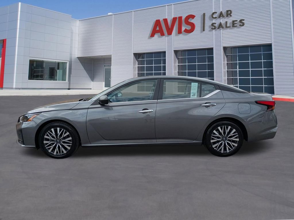 Used 2025 Nissan Altima 2.5 SV FWD image 10