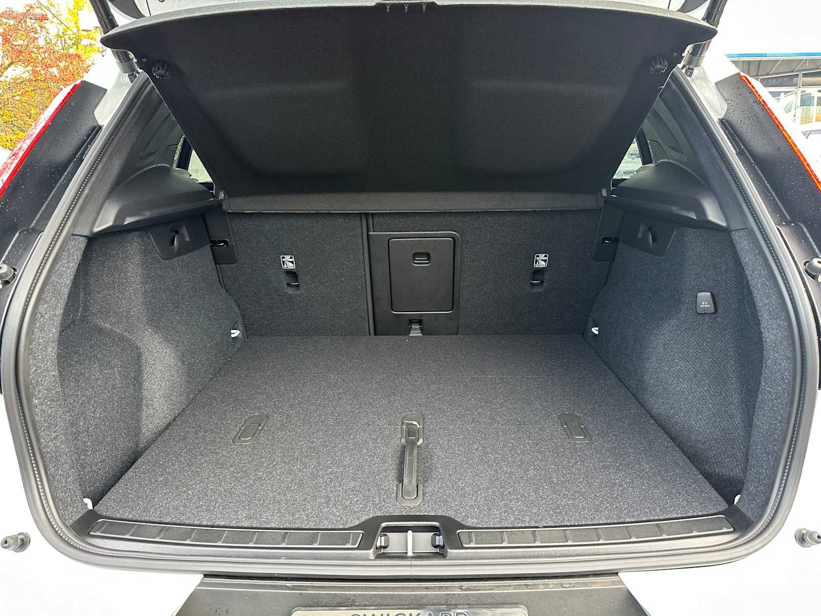 New 2026 Volvo XC40 B5 Ultra w/ Climate Package image 14