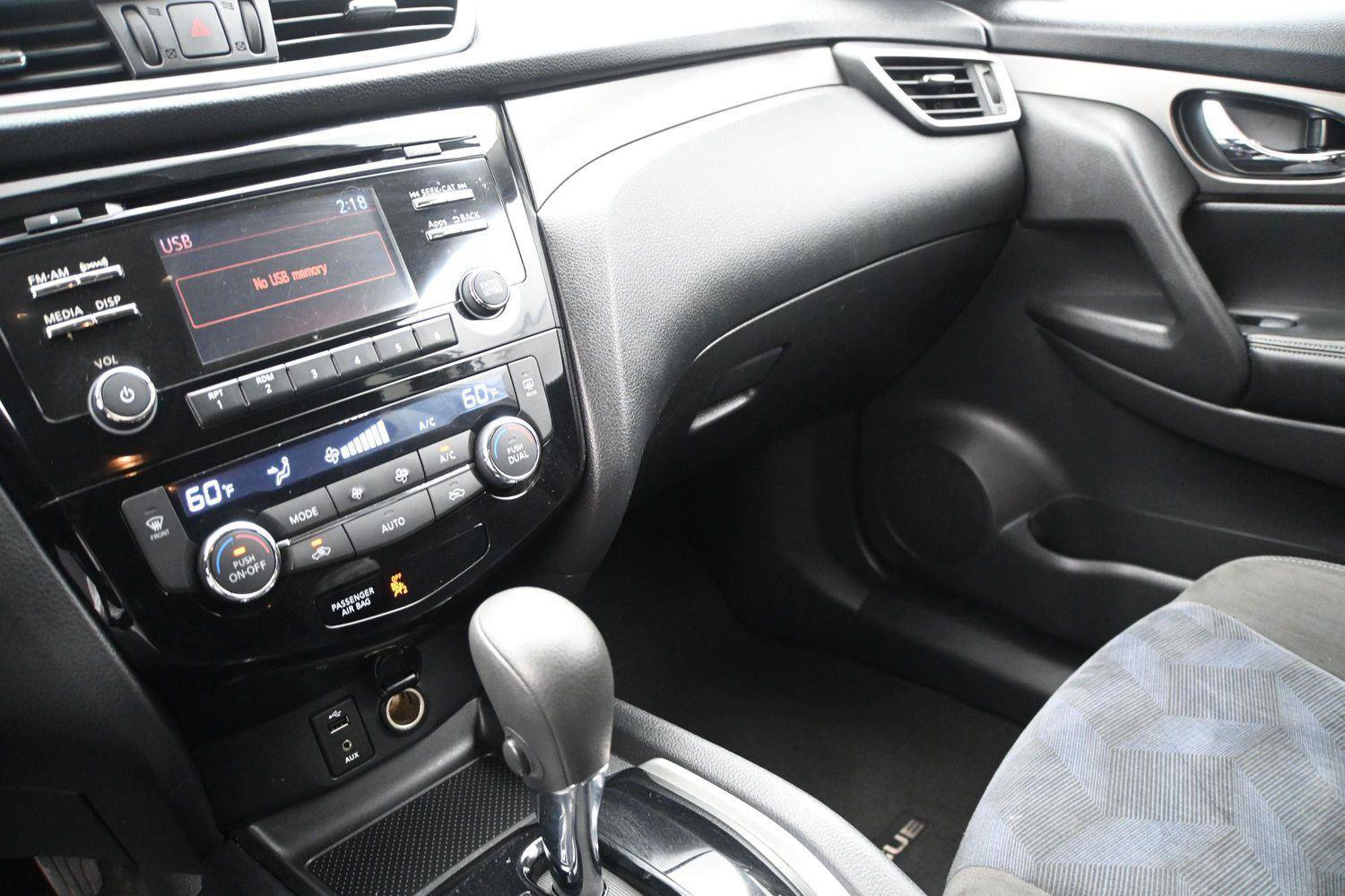 Used 2015 Nissan Rogue SV AWD/4WD image 4