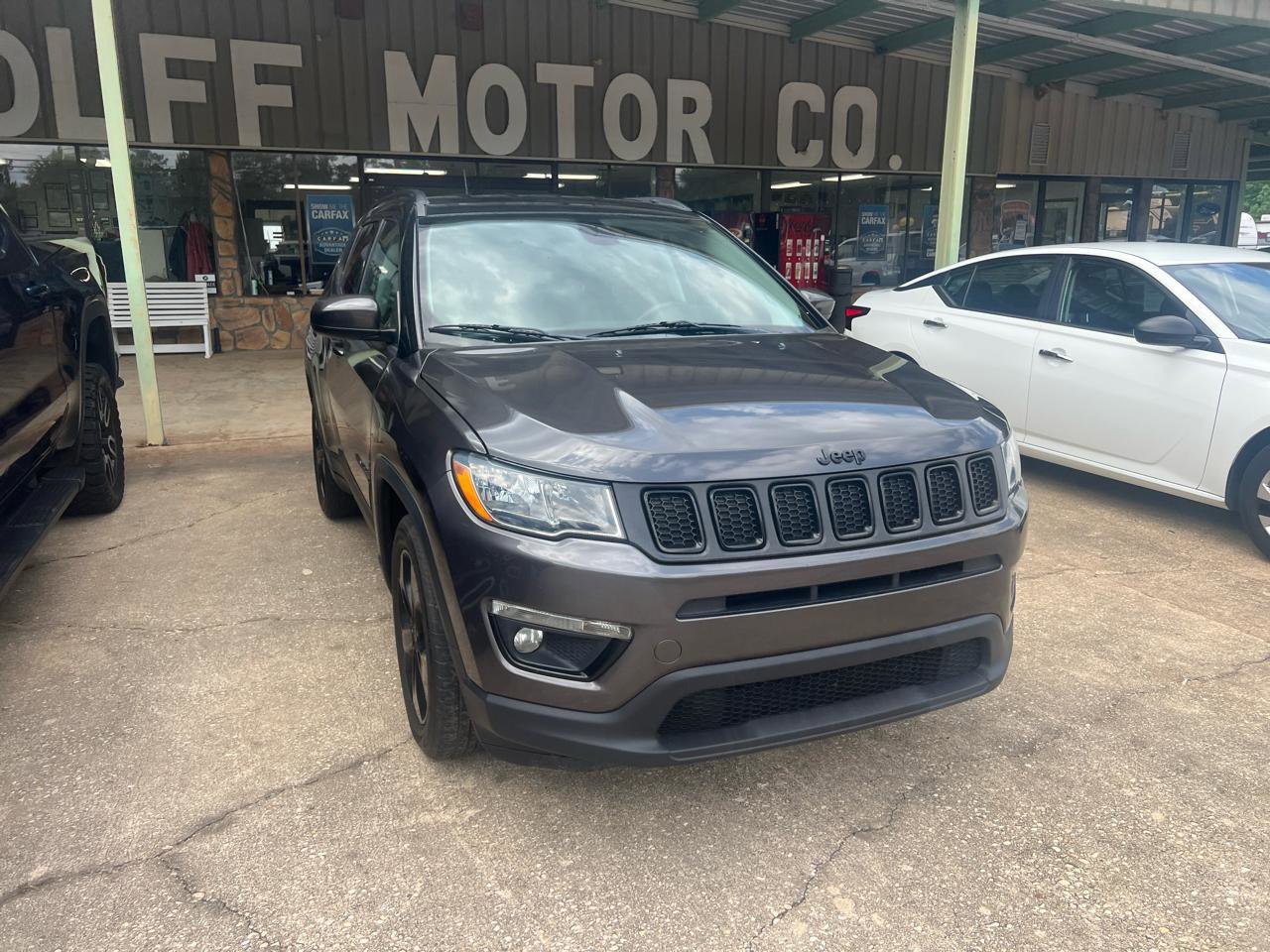 Used 2019 Jeep Compass Latitude FWD image 3