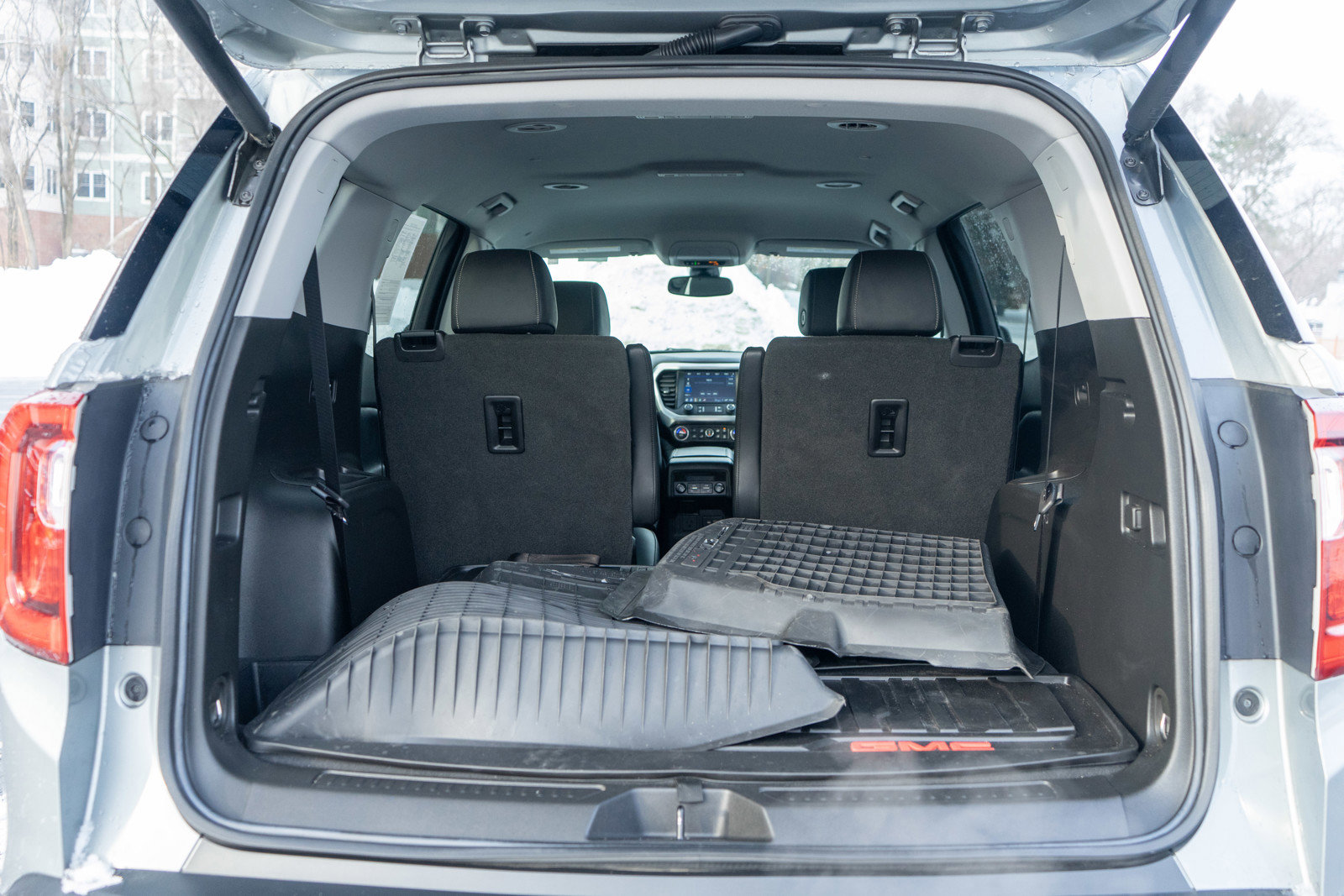 Used 2023 GMC Acadia SLT w/ Preferred Package image 9