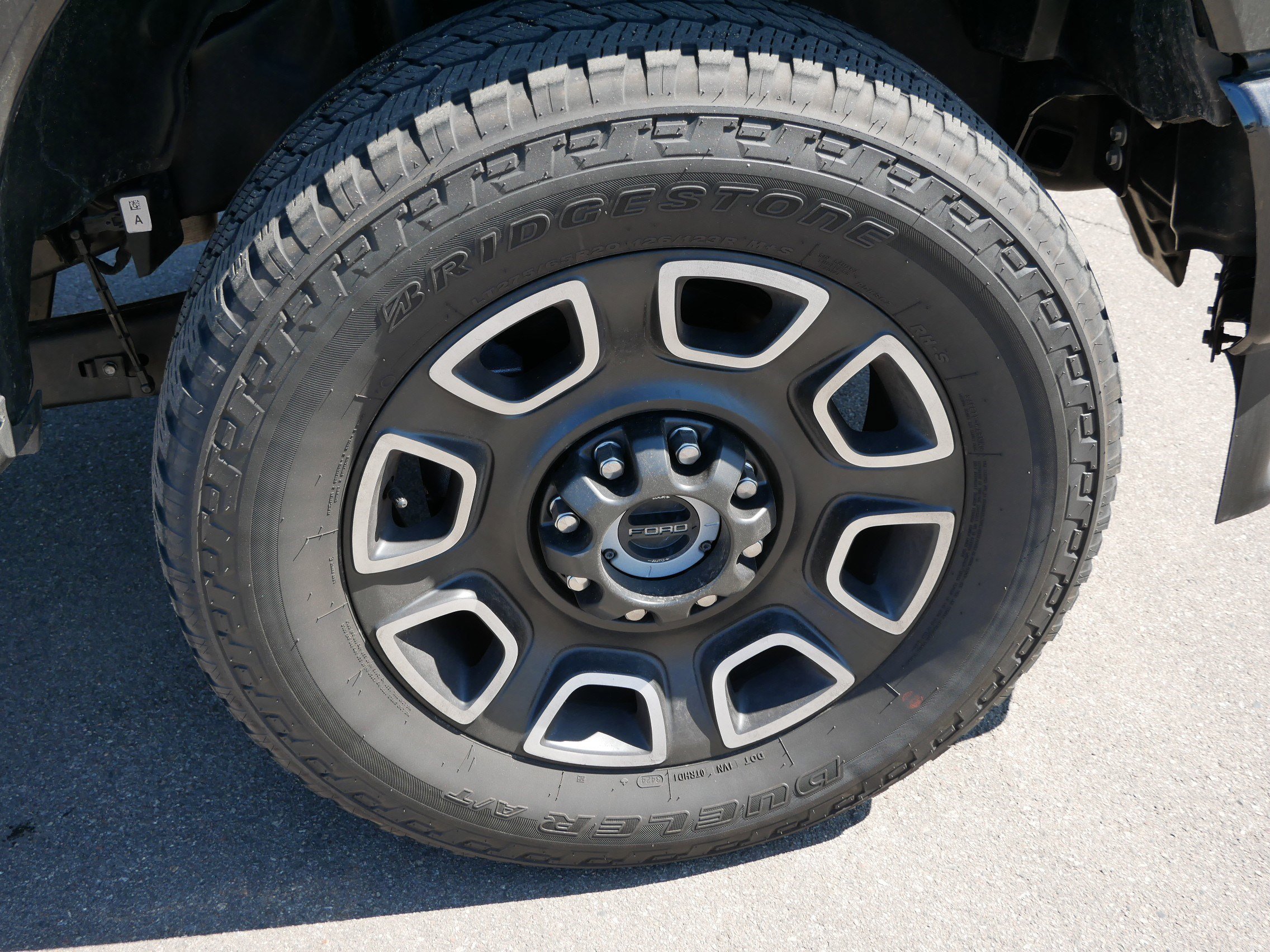 Used 2024 Ford F350 Platinum w/ FX4 Off-Road Package image 15
