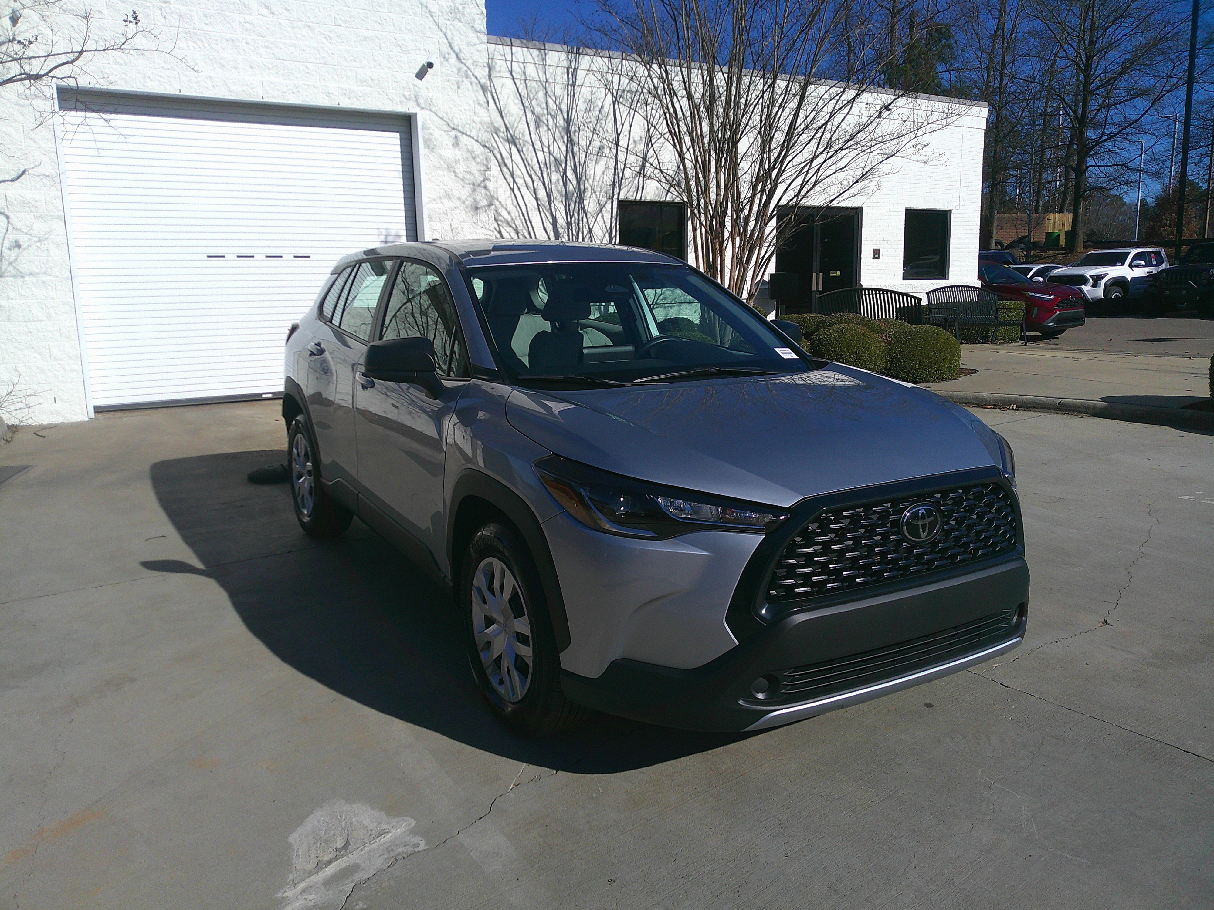 Used 2025 Toyota Corolla Cross L image 2