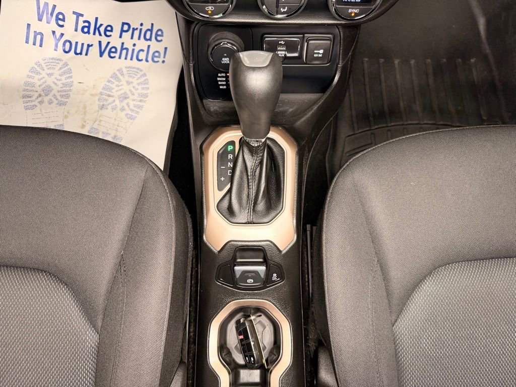 Used 2015 Jeep Renegade Latitude w/ Popular Equipment Group AWD/4WD image 19