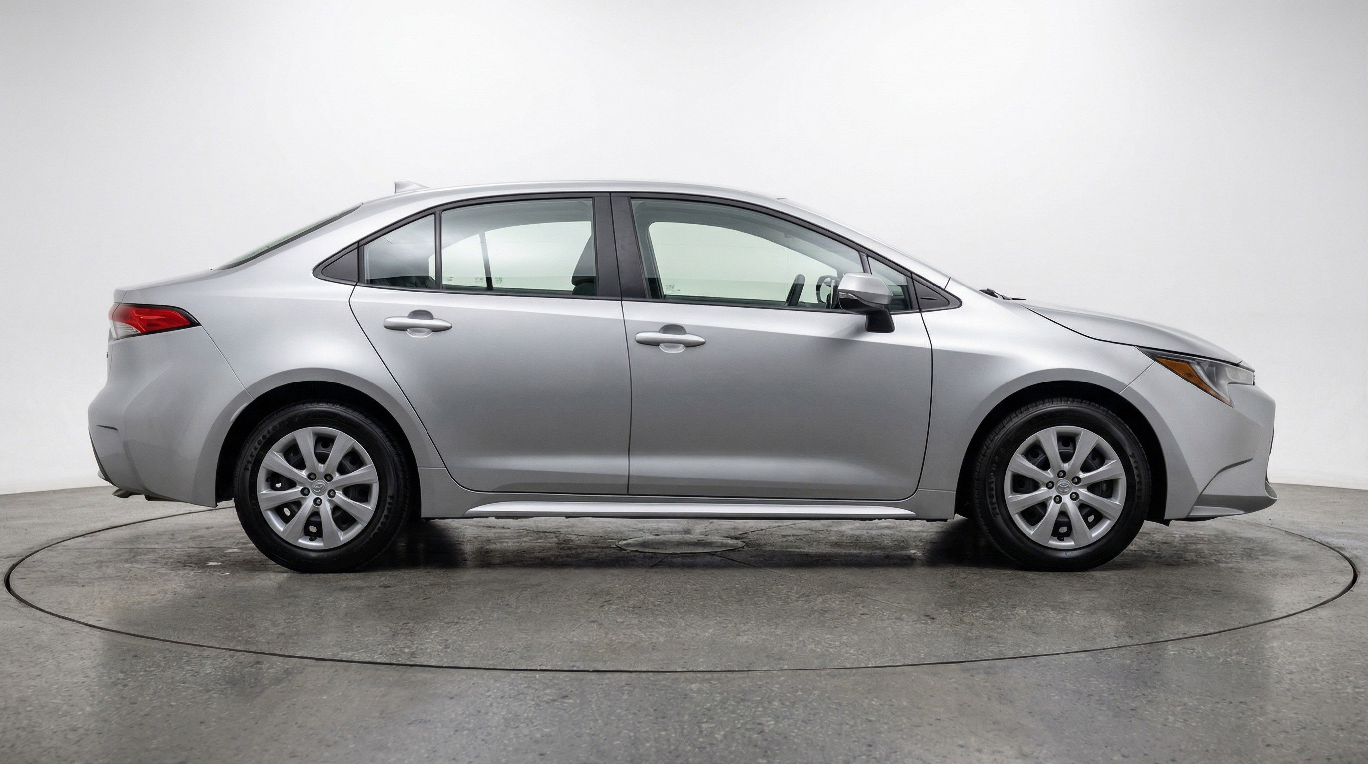 Used 2025 Toyota Corolla LE FWD image 11