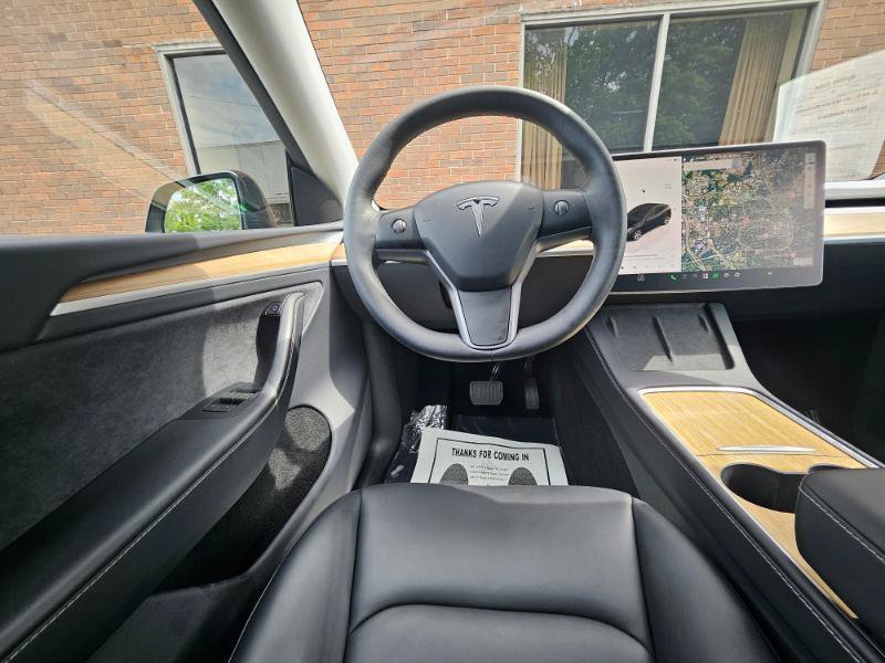 Used 2024 Tesla Model Y Long Range AWD/4WD image 4